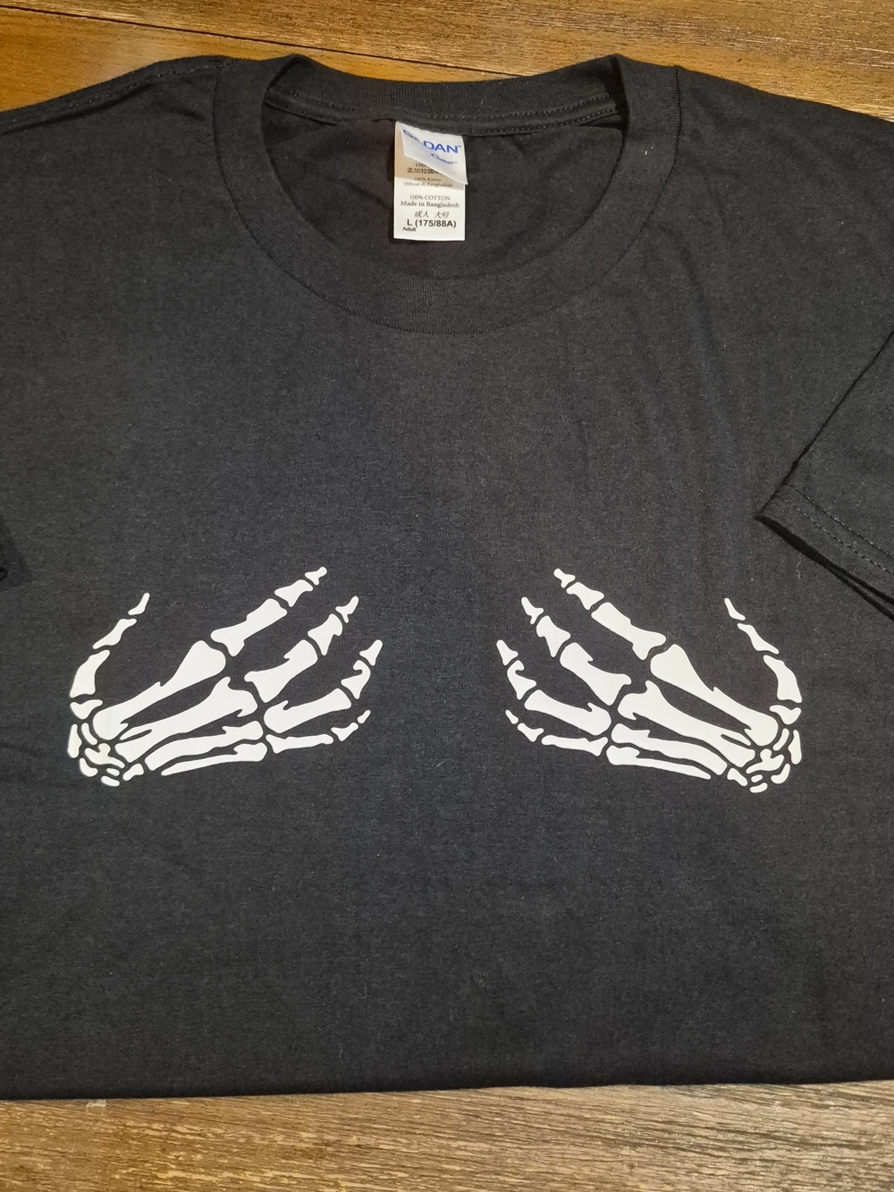Gildan Black Skeleton Hands Graphic T-Shirt Size L